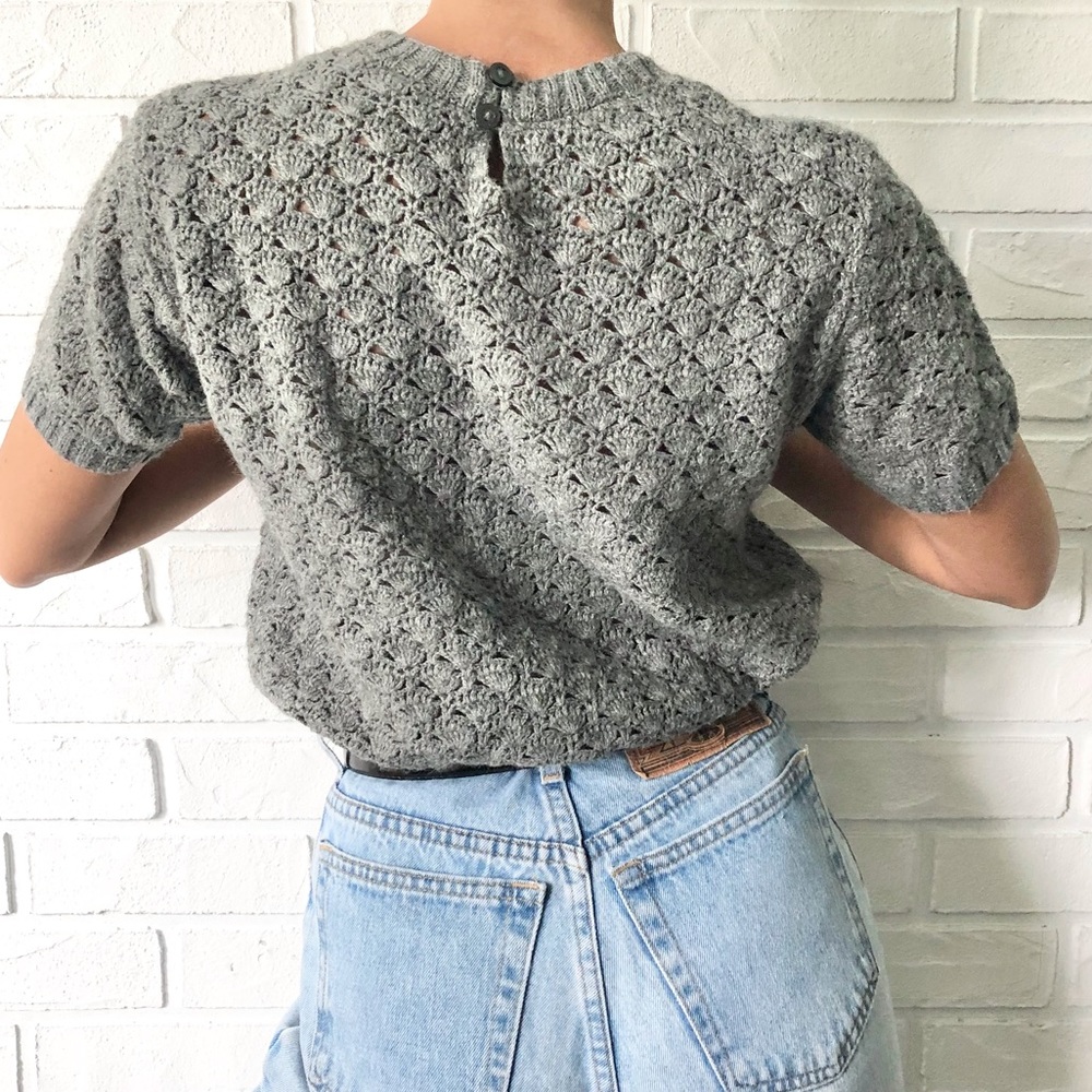 Grey short sleeve shell knit grandma sweater S